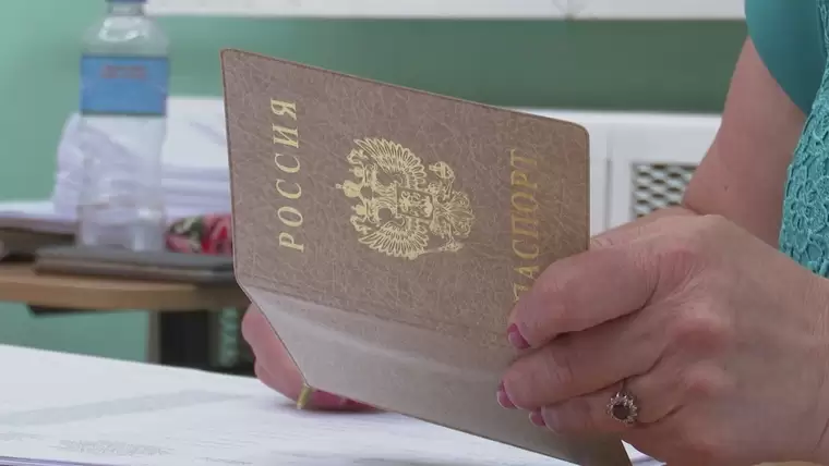 У россиян аннулируют бумажные паспорта при получении электронных