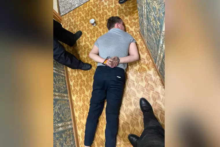 В Казани квартирант в ЖК «Арт-Сити» зарубил топором риелтора