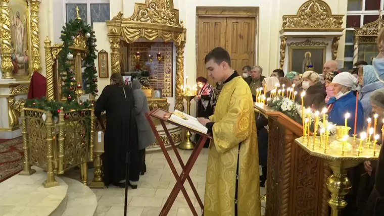 Сотни верующих Нижнекамского района встретили Рождество на праздничных службах