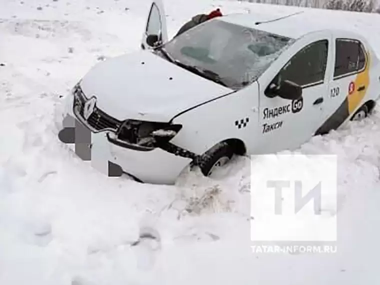 Автомобиль получил в ДТП повреждения // Фото: «Татар-информ»