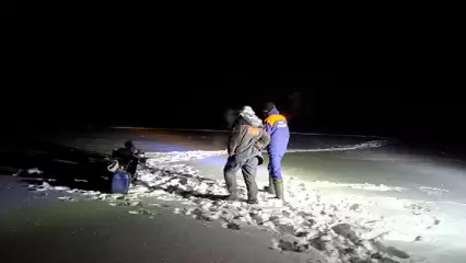 В Татарстане сотрудники МЧС спасли мужчину, который застрял на реке в 20-градусный мороз
