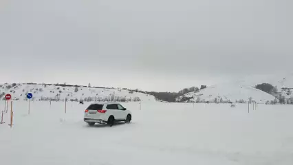 Под Нижнекамском расчистили и открыли ледовую переправу - НТР 24