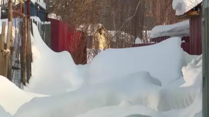 Ни проехать, ни пройти: почему улицы в СНТ Нижнекамска выглядят как один большой сугроб - НТР 24