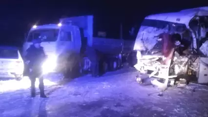 В Татарстане произошло массовое ДТП с автобусом и «КамАЗом», один человек погиб