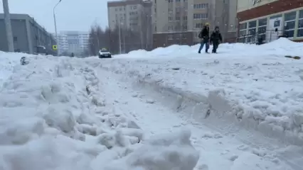 Из-за обильных осадков Нижнекамск завален снегом, горожане считают, что коммунальщики не справляются - НТР 24