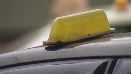 В Нижнекамске таксист спас пассажирку, которая ехала отдавать деньги мошенникам - НТР 24