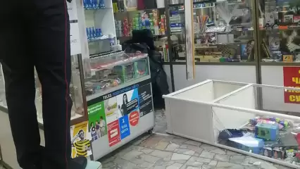 В Нижнекамске подростки разгромили торговую точку в ТЦ «Сезам» - НТР 24