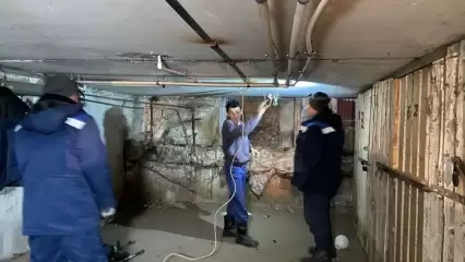 Потопа не случилось: в Нижнекамске коммунальщики приступили к устранению прорыва трубы в многоэтажке - НТР 24