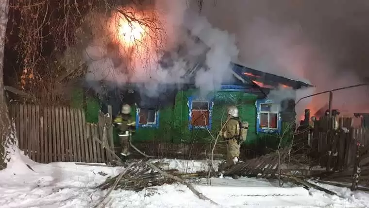 В новогоднюю ночь мужчина погиб в сгоревшем частном доме в Казани
