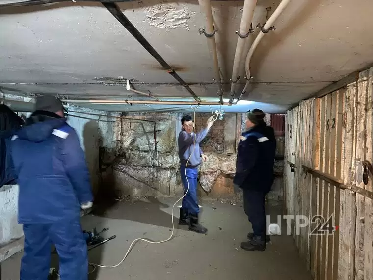 Потопа не случилось: в Нижнекамске коммунальщики приступили к устранению прорыва трубы в многоэтажке