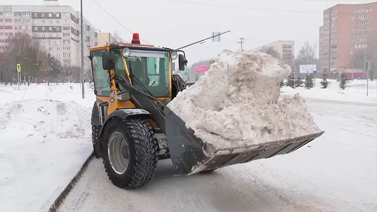 Как справлялись с чисткой снега коммунальные службы в Нижнекамске 3 февраля