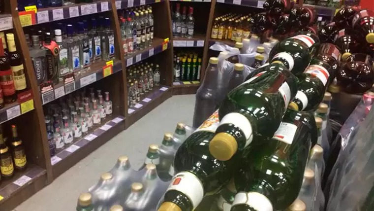 В Госдуме предложили ввести штрафы за покупку алкоголя для несовершеннолетних