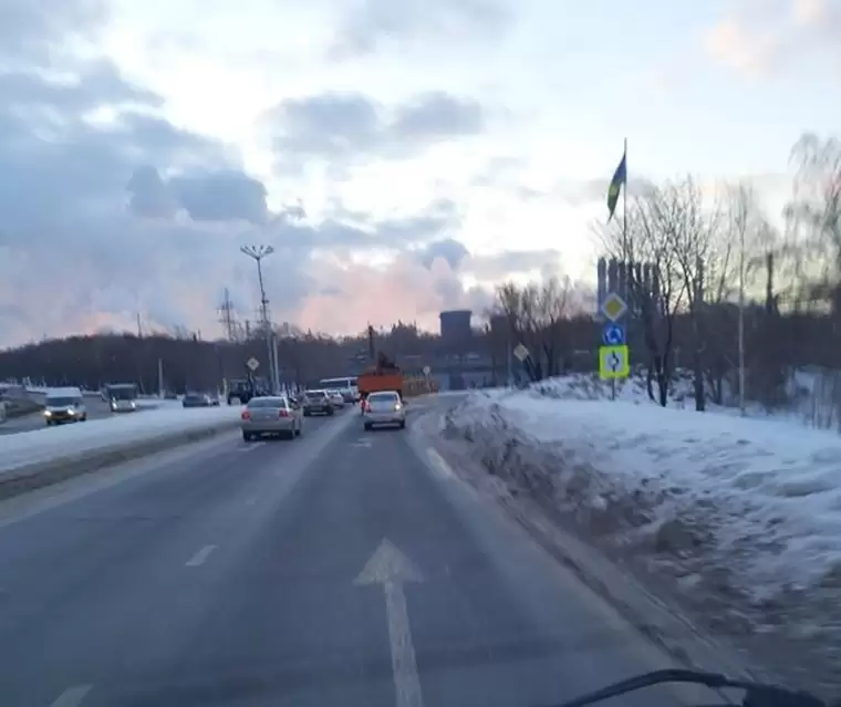 Нижнекамцы просят очистить от снега третью полосу для движения на Соболевской трассе