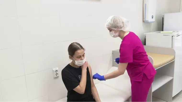В Нижнекамске началась вакцинация подростков от 12 до 17 лет