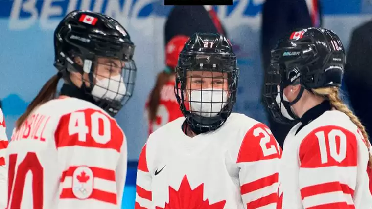 На Олимпиаде в Пекине канадские хоккеистки побоялись выходить на лёд против российской сборной