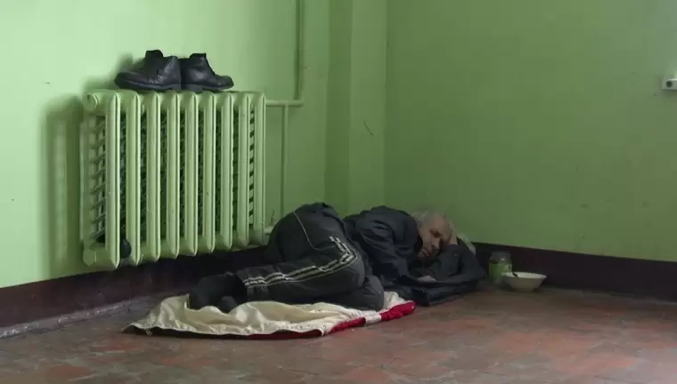 Нижнекамский бездомный из подъезда общежития на Корабельной рассказал, что сидел в тюрьме