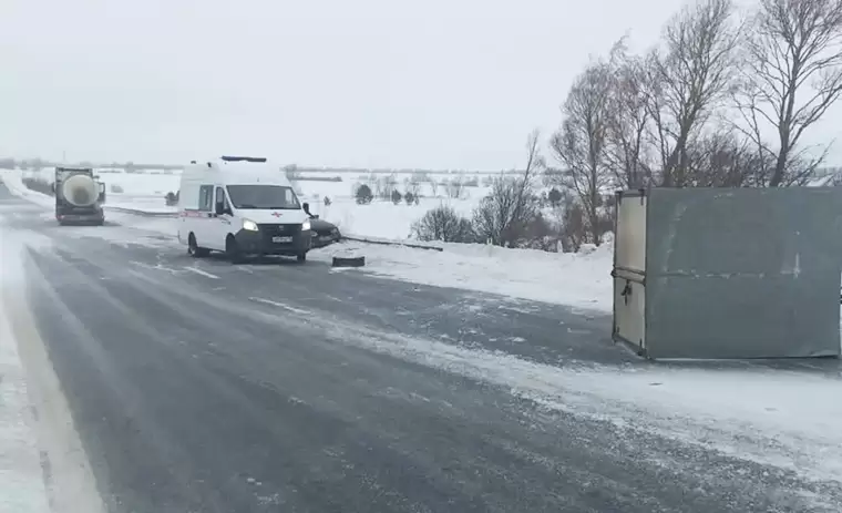 В ДТП с фурой на трассе Чистополь — Нижнекамск пострадал водитель фургона