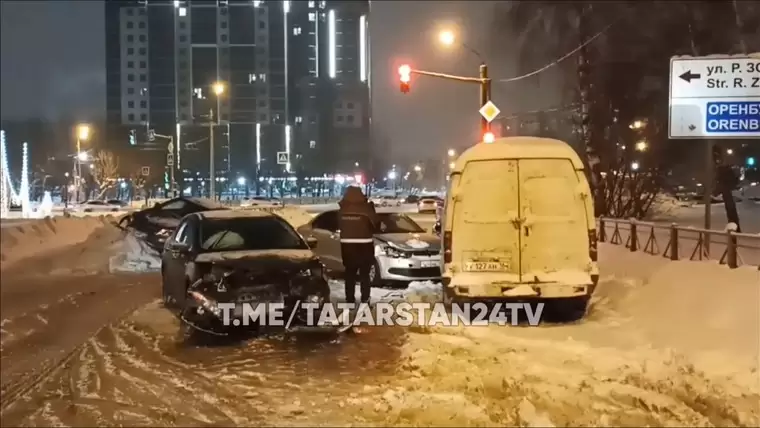 В Казани произошло массовое ДТП с участием четырёх авто
