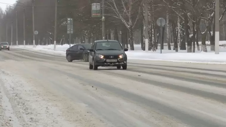 Остановку для вахтовых автобусов в Нижнекамске обещали почистить в кратчайшие сроки