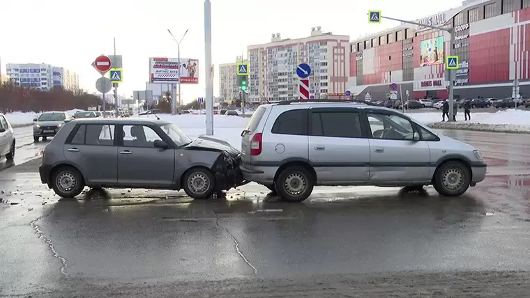 В Нижнекамске пьяный водитель протаранил легковушку – два человека пострадали