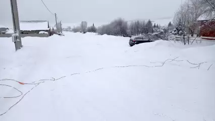 Жители села в Нижнекамском районе переполошились из-за опутавших улицы оранжевых проводов - НТР 24