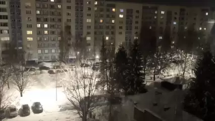 В Нижнекамске уличные фонари во дворе устроили «светомузыку» - НТР 24