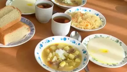 Оператор школьного питания Нижнекамска объяснил темные пятна на сосисках - НТР 24