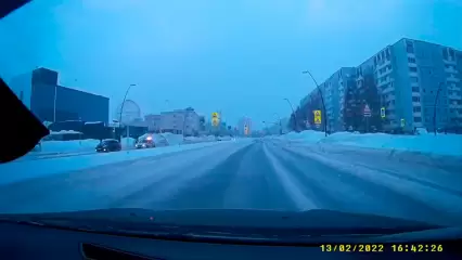 «Мгновенная карма»: водитель из Нижнекамска не заметил светофор и ГИБДД - НТР 24