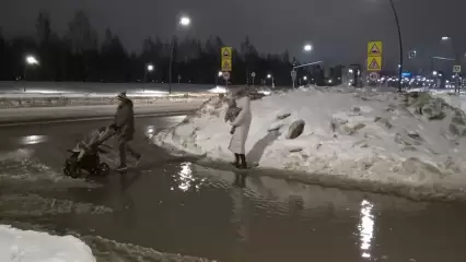 «Нижнекамск поплыл»: жители города жалуются на непроходимые лужи - НТР 24