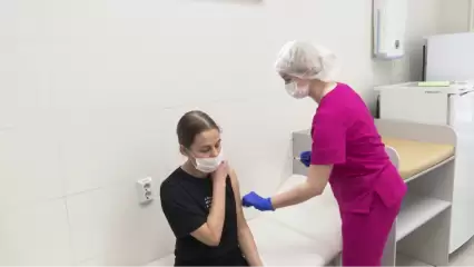 В Нижнекамске началась вакцинация подростков от 12 до 17 лет