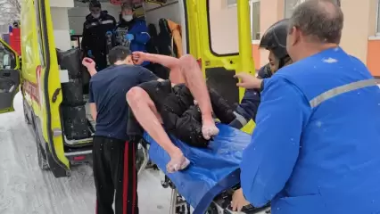 В Альметьевске спасатели помогли иностранцу, тонувшему в озере