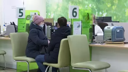 Нижнекамцев просят не поддаваться панике и не спешить обменивать валюту - НТР 24