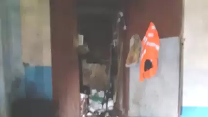Тлеющий окурок, брошенный в мусорку, привёл к пожару в нижнекамской многоэтажке