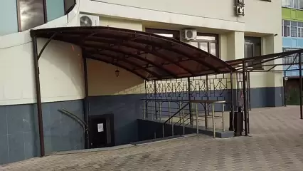 За соседство с медцентром в одном из рестобаров Нижнекамска изъяли 30 литров алкоголя - НТР 24