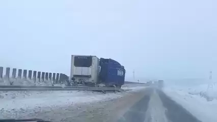 Нижнекамцев предупредили о сильном гололёде и авариях на трассе - НТР 24