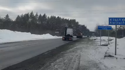 Исполком Тукаевского района «подарил» Нижнекамскому району дорожные знаки - НТР 24