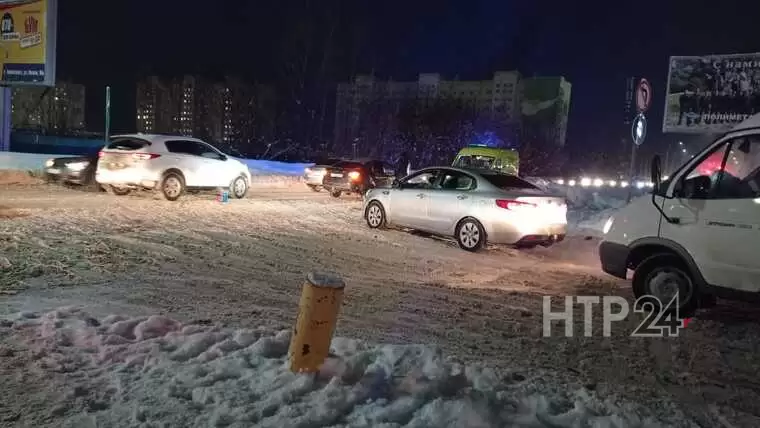 В Нижнекамске из-за аварии образовалась большая пробка