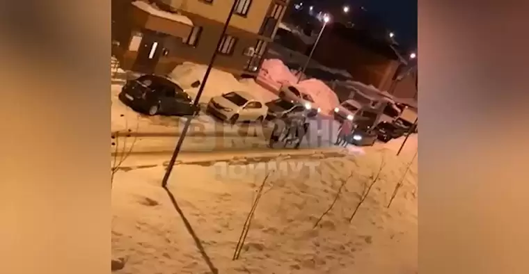 В Казани жильцы одного из домов устроили массовую драку за парковочные места