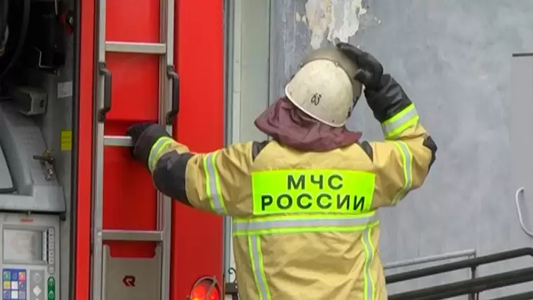 В Казани пожарные спасли троих детей из пожара в доме