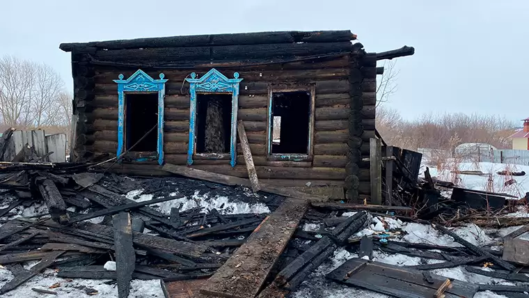 «В углу сидела, испугалась»: соседи рассказали о пенсионерке, погибшей в пожаре под Нижнекамском