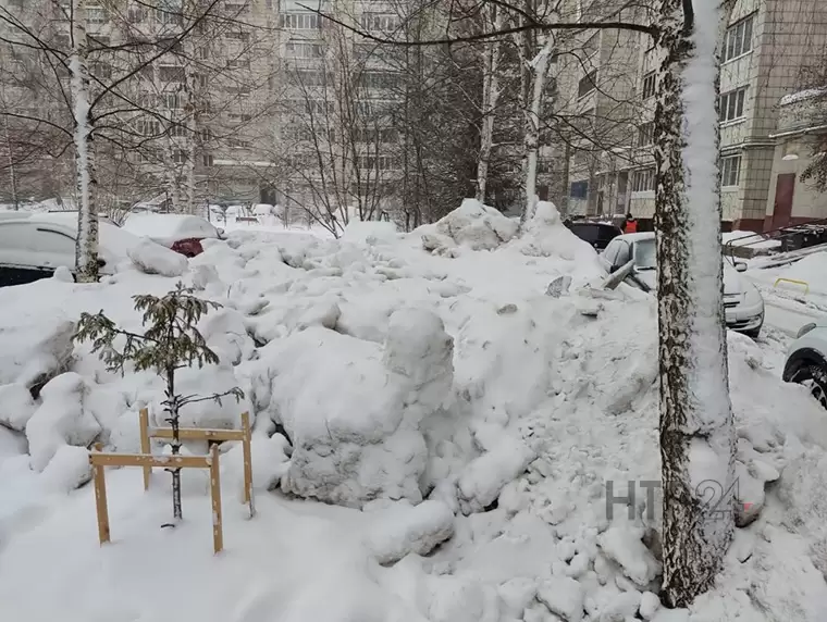 В одном из дворов Казани была обнаружена незаконная свалка снега