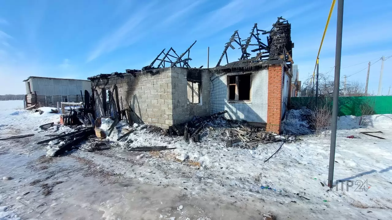 В сгоревшем в Нижнекамском районе доме проживали инвалиды, устроившие в день пожара вечеринку