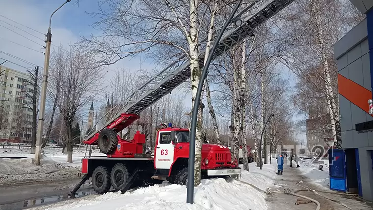 К торговому центру «Алмаз» в Нижнекамске съехались пожарные расчёты