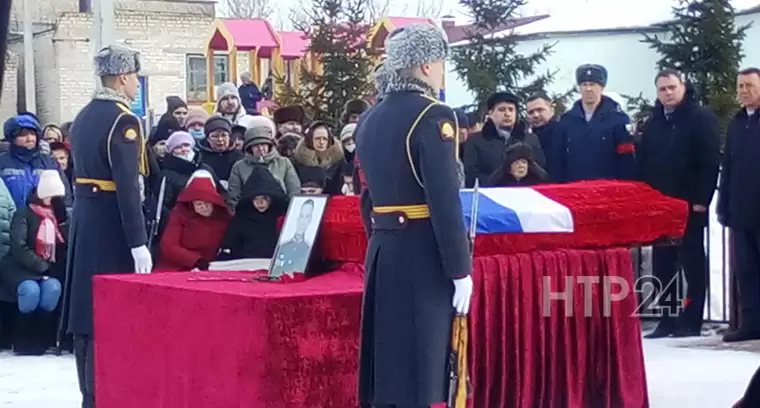 В селе Елантово под Нижнекамском прошла церемония прощания с погибшим на Украине Александром Осиповым