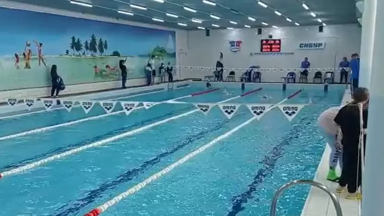 Около 300 юных спортсменов приняли участие в соревнованиях по плаванию в Нижнекамске