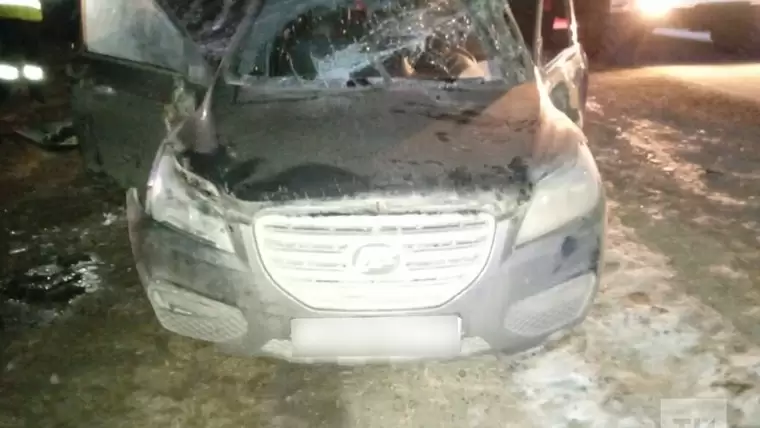 На трассе в Татарстане перевернулась легковушка – пострадал водитель
