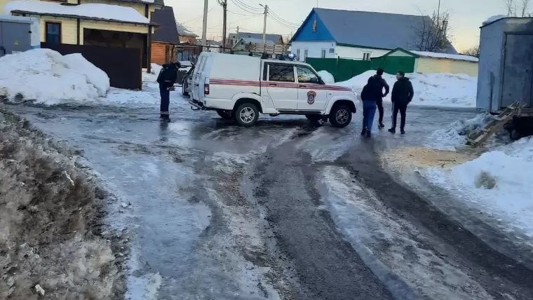 В Казани прохожий спас провалившуюся под лед 10-летнюю девочку