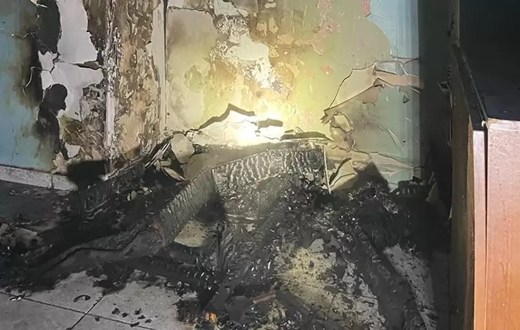 В подъезде одного из домов Нижнекамска сгорело кресло