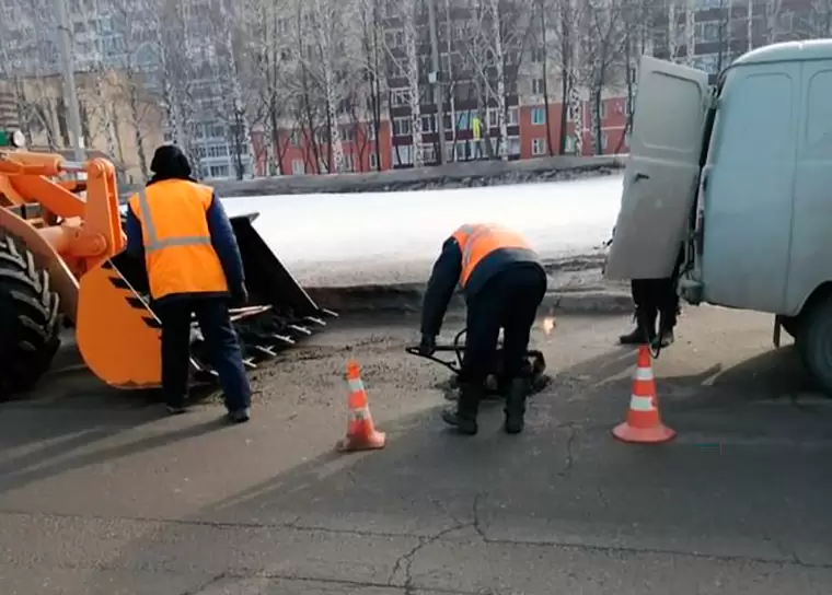 В Нижнекамске начался плановый ямочный ремонт дорог
