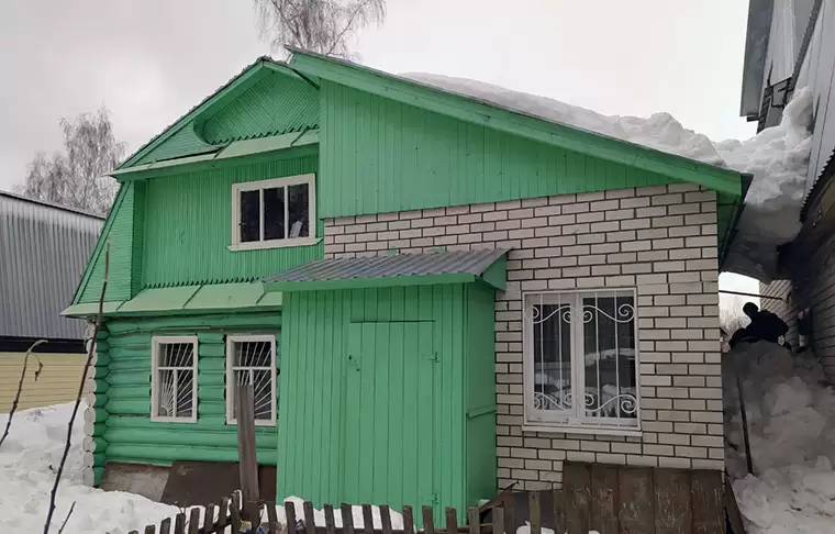 В Татарстане пенсионера насмерть придавило сошедшим с крыши снегом